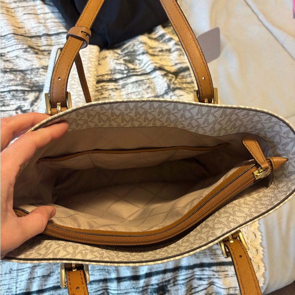 Michael Kors Jet Set Medium Logo Pocket Tote Bag - Picture 5 of 7